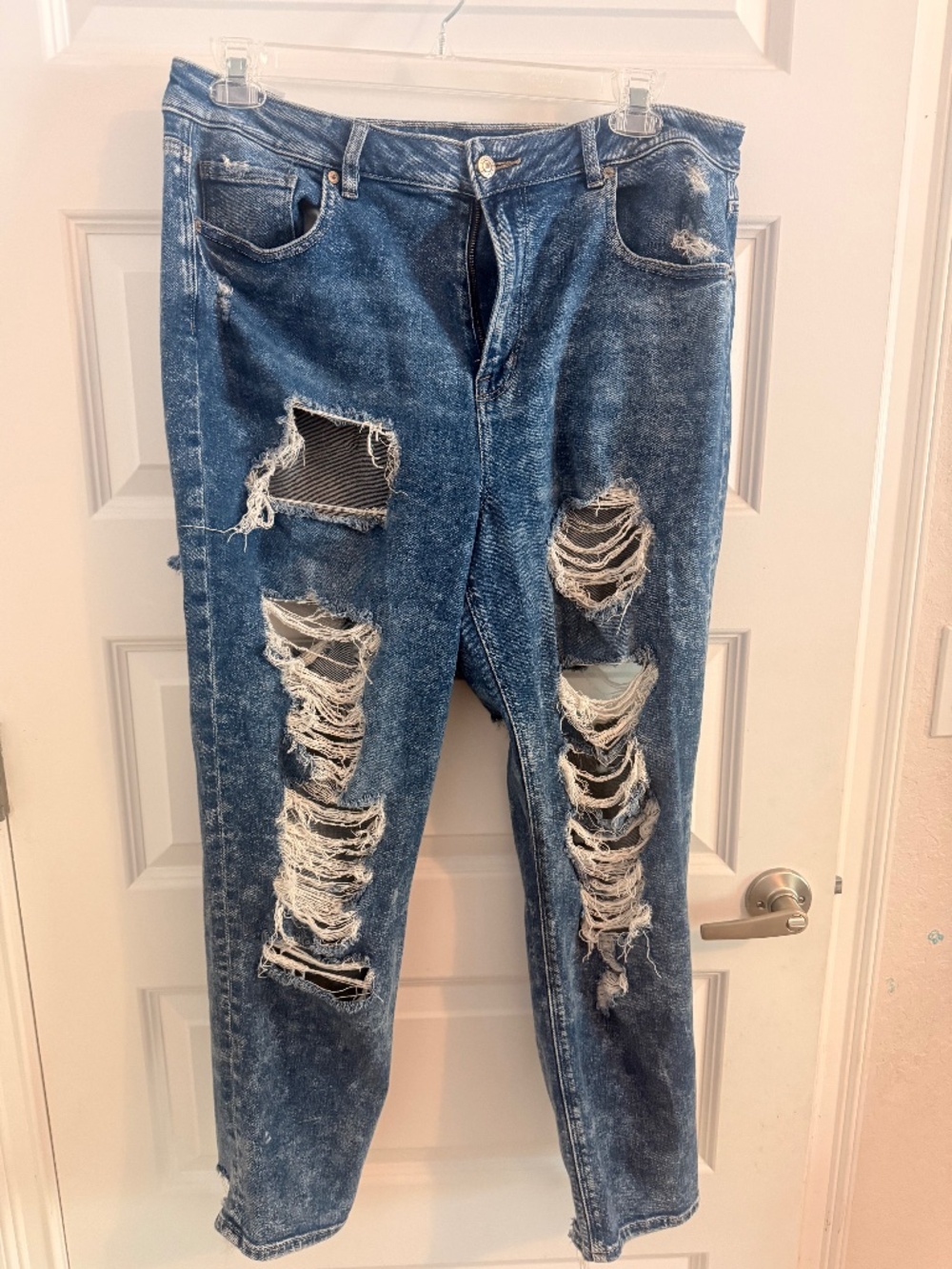American Eagle size 16 Ripped Jeans.